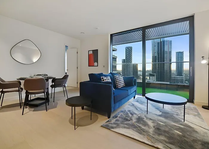 Canary Wharf Central Skyline Suits